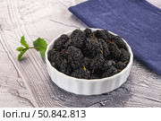 Juicy sweet mulberry in the bowl. Стоковое фото, фотограф Андрей Старостин / Фотобанк Лори