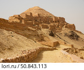 Ksar Guermessa located under the peak of Ras Oum Moutmana, Tunisia (2024 год). Стоковое фото, фотограф Яков Филимонов / Фотобанк Лори
