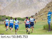 ELANTSY VILLAGE, IRKUTSK REGION, RUSSIA - July 5, 2025: Erdynskie Games - festival of nomadic peoples of Eurasia. Athletes run traditional cross around sacred mountain of Erd on summer day. Редакционное фото, фотограф Виктория Катьянова / Фотобанк Лори