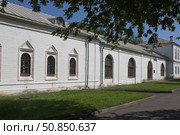 Служебные корпуса и каретный сарай в усадьбе Измайлово. Москва. Редакционное фото, фотограф Елена Орлова / Фотобанк Лори