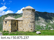 Старинная мечеть на краю плато Матлас. Республика Дагестан. Россия. Стоковое фото, фотограф Александр Тараканов / Фотобанк Лори