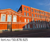 Фасад Московского тормозного завода "Трансмаш" в Москве. Редакционное фото, фотограф Мария Сергеева / Фотобанк Лори