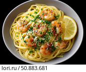 Delicious shrimp linguine served with fresh herbs and lemon slices. Стоковое AI-изображение, AI-художник Татьяна  Бральнина / Фотобанк Лори