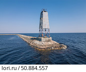 Волнолом из гранитных камней, в бухте "Далекая". Ладожское озеро. Breakwater made of granite stones, in the bay "Dalekaya". Lake Ladoga. Стоковое фото, фотограф Антон Назаров / Фотобанк Лори