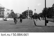 Paris, France - 1974: Pont aux Changes Bridge in background Palais de Justice and Tour de l'Horloge. Редакционное фото, фотограф Михаил Дружинин / Фотобанк Лори
