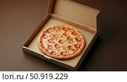 delivery brown pizza box ai generated. Стоковое AI-изображение, AI-художник Vectorwin / Фотобанк Лори