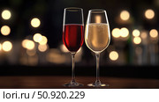 grapes wine and champagne ai generated. Стоковое AI-изображение, AI-художник Vectorwin / Фотобанк Лори