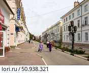 Городской пейзаж, улица Земская (Карла Либкнехта), Феодосия, Крым. Редакционное фото, фотограф Вячеслав Палес / Фотобанк Лори