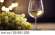sauvignon wine white ai generated. Стоковое AI-изображение, AI-художник Vectorwin / Фотобанк Лори