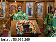Икона Серафим Саровский на аналое в престольный праздник в Серафимовском храме Балашихи, Редакционное фото, фотограф Дмитрий Неумоин / Фотобанк Лори