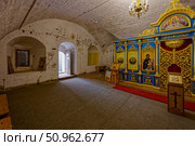Мемориальная часовня в северо-восточном подклете Трапезной палаты на месте церкви Рождества Пресвятой Богородицы, 1859 (2007) год. Архангельская область, Приморский район, остров Большой Соловецкий, набережная бухты Благополучия, дом 1, корпус 12. Стоковое фото, фотограф Александр Селезнев / Фотобанк Лори