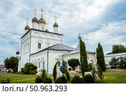 Gorokhovets, Vladimirskaya Oblast, Russia - 07.19.2025. Sretensky Convent with Scenic View. Редакционное фото, фотограф Ольга Губская / Фотобанк Лори