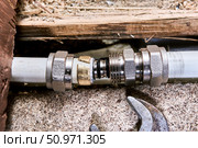 Connection of multilayer pipes using compression fitting during installation, showing insert, compression ring and union nut. Стоковое фото, фотограф Владимир Григорьев / Фотобанк Лори