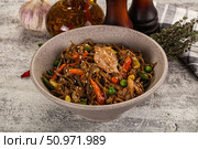 Soba with shredded pork and vegetables. Стоковое фото, фотограф Андрей Старостин / Фотобанк Лори