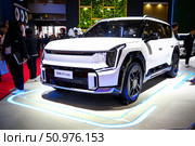 Kia EV9 GT-Line. Редакционное фото, фотограф Art Konovalov / Фотобанк Лори