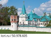 Федоровский городок (Дом для причта и служащих Фёдоровского Государева собора) солнечным августовским днем. Царское Село. Окрестности Санкт-Петербурга. Стоковое фото, фотограф Виктор Карасев / Фотобанк Лори