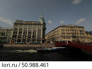 Летняя прогулка по каналам Санкт-Петербурга. Редакционное фото, фотограф Владимир Грибков / Фотобанк Лори