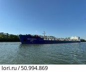 Грузовое судно танкер Волгонефть в реке Дон. Редакционное фото, фотограф Maria Krayukhina / Фотобанк Лори