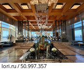 Lobby of the Hilton Hotel in Tel Aviv. Редакционное фото, фотограф Irina Opachevsky / Фотобанк Лори