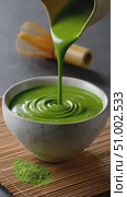Creamy matcha tea pouring into bowl. Стоковое AI-видео, аниматор Юрий Поздников / Фотобанк Лори