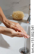 Woman washing hands step by step in bathroom sink. Стоковое AI-видео, аниматор Юрий Поздников / Фотобанк Лори