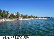 Вид на городскую набережную Феодосии с моря. Редакционное фото, фотограф Татьяна Т / Фотобанк Лори