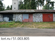 Гаражи из блоков. Стоковое фото, фотограф Boostport / Фотобанк Лори