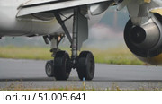 Aircraft engine close-up showcasing intricate mechanical details and powerful design elements. Стоковое видео, видеограф Данил Руденко / Фотобанк Лори