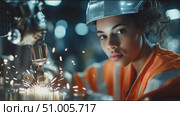 Skillful welding demonstration by a focused woman in a workshop setting with sparks flying. Стоковое AI-видео, аниматор Сергей Толмачёв / Фотобанк Лори