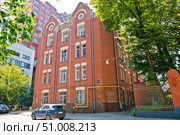 Скорняжный переулок, дом 6. Летний день. Москва. Редакционное фото, фотограф E. O. / Фотобанк Лори