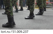 Military parade formation, soldiers marching in sync, armed troops on patrol. Стоковое видео, видеограф ALEJANDRO PEREZ ALVARES / Фотобанк Лори
