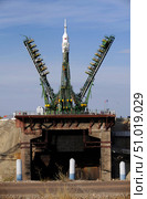 The Soyuz TMA-13 spacecraft arrives at the launch pad at the Baikonur Cosmodrome in Kazakhstan (2008 год). Стоковое фото, фотограф Stocktrek Images, Inc. / ТАСС / Фотобанк Лори