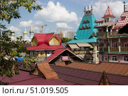 Деревянные терема в Измайловском Кремле. Москва. Редакционное фото, фотограф Елена Орлова / Фотобанк Лори