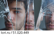 Exploring identity and perception through shattered reflections in a thought-provoking art piece. Стоковое AI-видео, аниматор Сергей Толмачёв / Фотобанк Лори