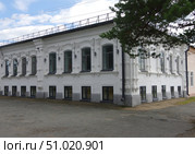 Военный комиссариат Далматовского и Катайского районов Курганской области / бывший жилой дом (фрагмент). Курганская область, Далматово, улица Советская, 196. Редакционное фото, фотограф Алексей Иванов / Фотобанк Лори