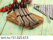 Raw dry bukwheat soba noodles. Стоковое фото, фотограф Андрей Старостин / Фотобанк Лори