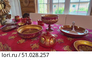 Authentic Russian tableware and household items. Стоковое видео, видеограф Виктор Тихонов / Фотобанк Лори