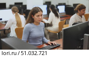 Portrait of young female student studying in university computer class. Стоковое видео, видеограф Яков Филимонов / Фотобанк Лори