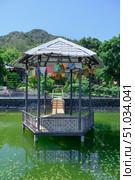 Gazebo on the carp pond at buddhist Hua Da Bao Monastery, Nha Trang, Vietnam. Стоковое фото, фотограф Сергей Фролов / Фотобанк Лори