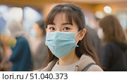 Asian woman in face mask navigating through densely populated area. She moves cautiously among crowd, ensuring her safety and safety of those around her. Стоковое AI-видео, аниматор Данила Большаков / Фотобанк Лори