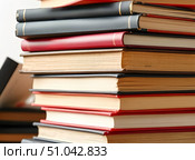 Книги с пожелтевшими страницами. Стоковое AI-изображение, AI-художник Boostport / Фотобанк Лори
