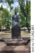Памятник Бондаренко Ивану Афанасьевичу, г. Ростов-на-Дону. Редакционное фото, фотограф Ирина / Фотобанк Лори
