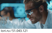Scientist conducts experiments in high-tech laboratory setting with advanced equipment and focused team collaboration. Стоковое AI-видео, аниматор Сергей Толмачёв / Фотобанк Лори