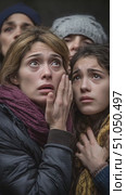 Crowd watching terrifying event with fear and despair. Стоковое AI-видео, аниматор Юрий Поздников / Фотобанк Лори