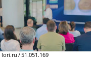 Audience attending a presentation in a modern business training seminar. Стоковое видео, видеограф Антон Гвоздиков / Фотобанк Лори