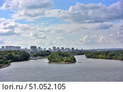View of Irtysh River divides the city into two parts Omsk (2017 год). Редакционное фото, фотограф Александр Карпенко / Фотобанк Лори