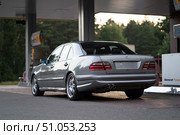 KRASNOYARSK, RUSSIA - July 31, 2025: Silver Mercedes Benz E class W210. Редакционное фото, фотограф Плотников Дмитрий / Фотобанк Лори