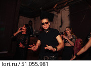 Going out on a Saturday Night at a Club With Friends in the City (2021 год). Редакционное фото, фотограф Aleksandr Golubev / Фотобанк Лори