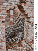 Collapse of a brick building. Crack, hole in the wall. Стоковое фото, фотограф Екатерина Якименко / Фотобанк Лори