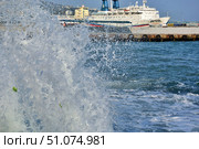 View of the embankment of the city of Yalta (2017 год). Редакционное фото, фотограф Александр Карпенко / Фотобанк Лори